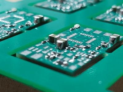 مونتاژ برد الکترونیکی SMD سایز 402