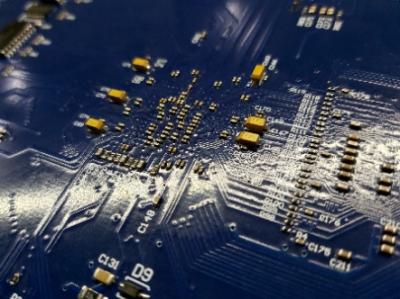 مونتاژ برد الکترونیکی SMD سایز ۴۰۲